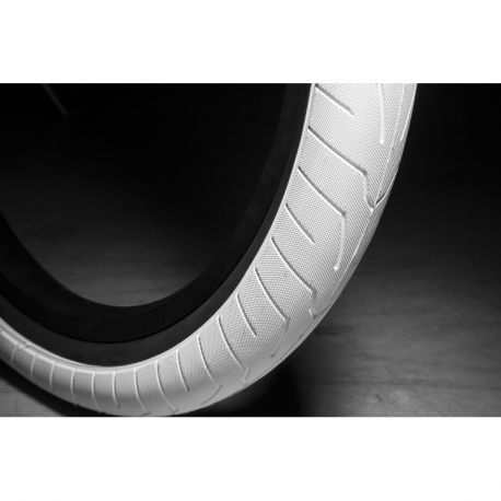 KINK Sever 2.4 white with black wall Tire